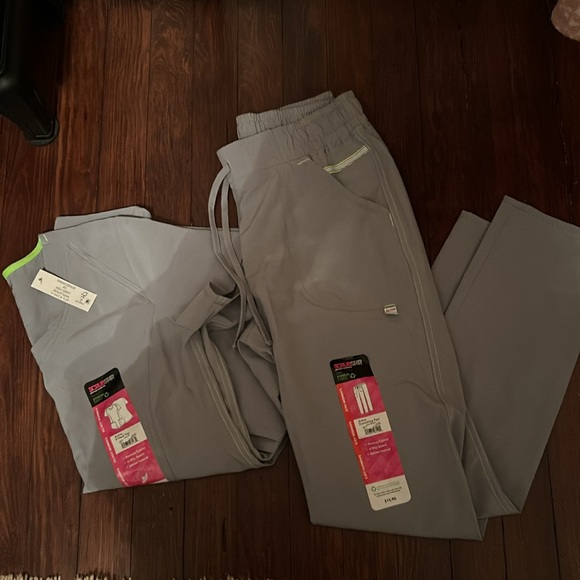 SOLD - Scrubstar Women's Active Stretch Fabric 3 Pocket V-Neck Scrub Top Gray - Picture 5 of 15